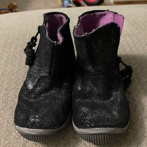 Striderite girls black sparkle everyday boots!